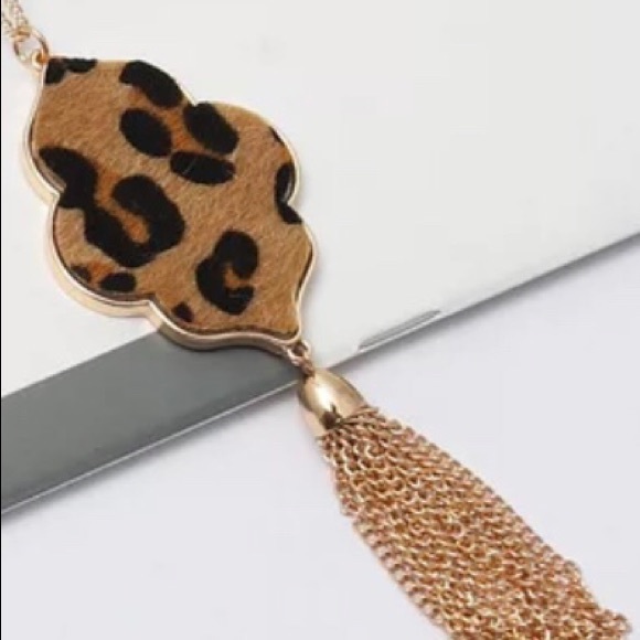 Super Cute Leopard Tassels Necklace 💕 - Picture 2 of 3